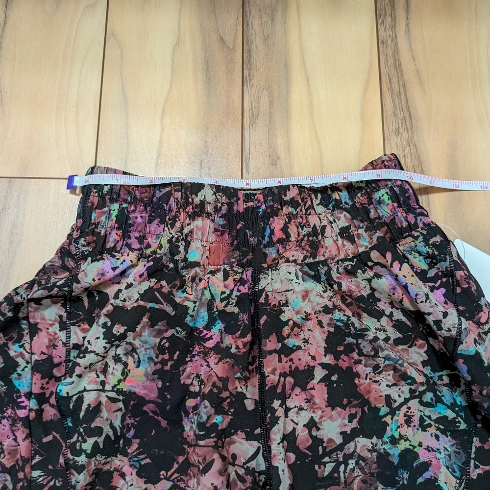 NWT! Lululemon Track That MR Shorts 5" Lines In Stencil Blossom Size 2 - Picture 6 of 16